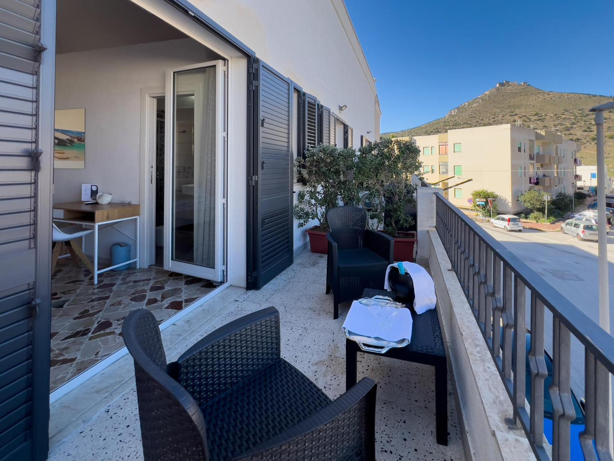 Ponente & Maestro Rooms Favignana Exterior photo