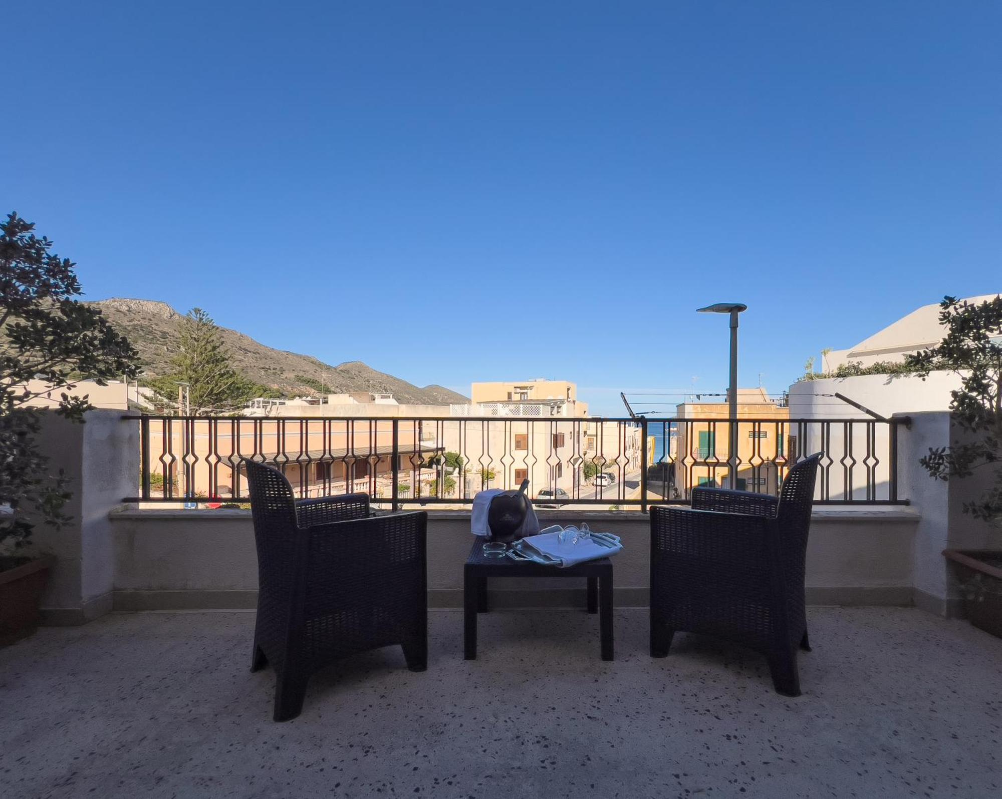 Ponente & Maestro Rooms Favignana Exterior photo